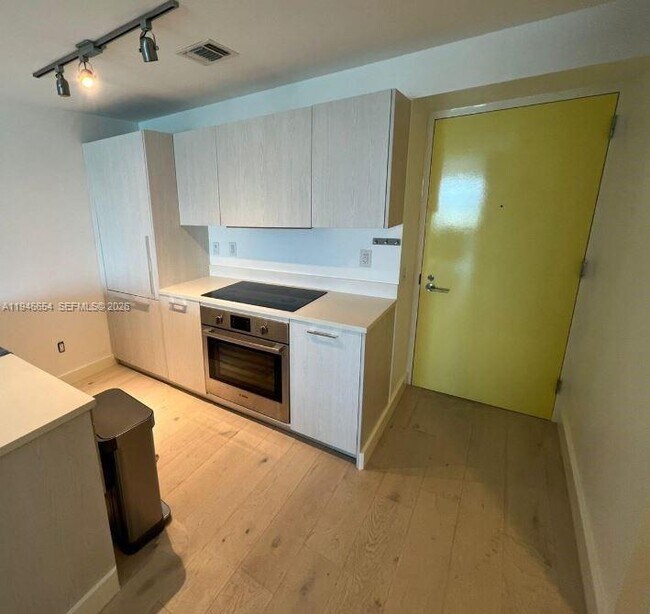 Building Photo - 501 NE 31st St