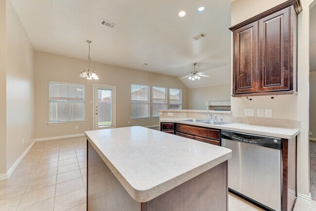 Building Photo - 621 Tumbleweed Dr