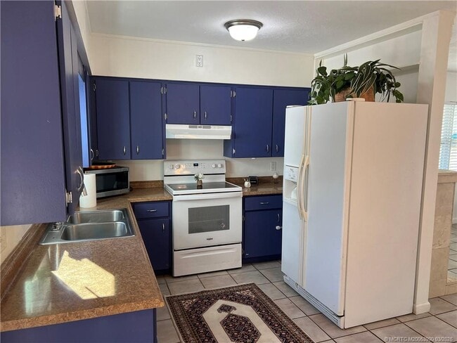 Building Photo - 2172 NE Pelican Terrace