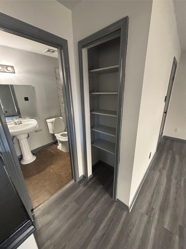 Building Photo - 8299 Cambridge St