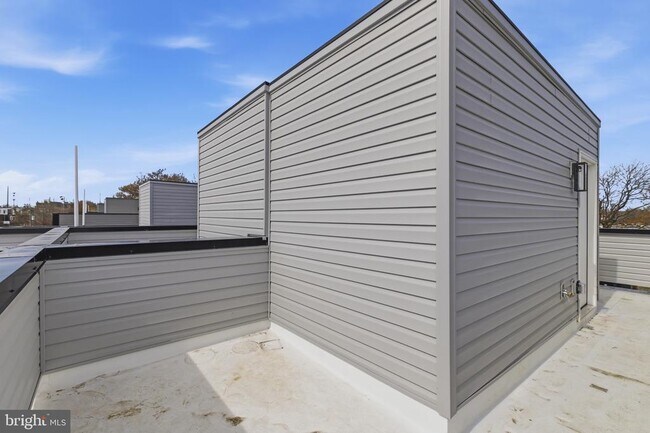 Building Photo - 1005 W Orleans St