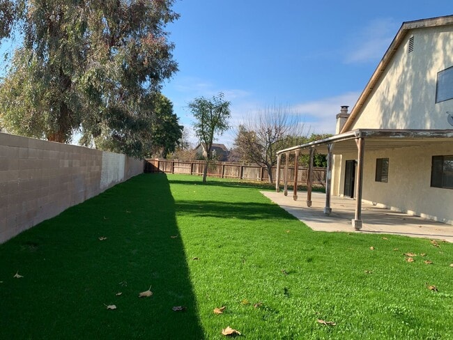 Building Photo - 4525 Trumbull Dr