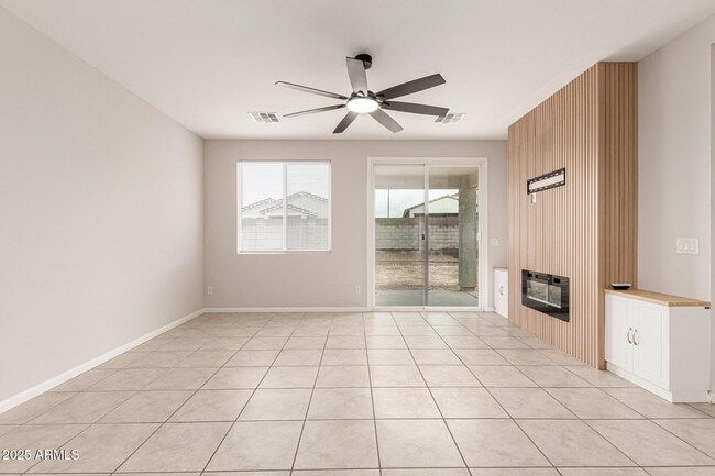 Building Photo - 24590 W Hilton Ave