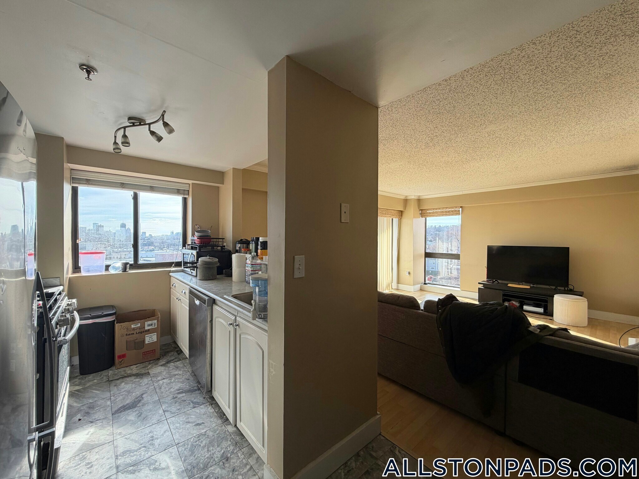 Building Photo - 15 N Beacon St