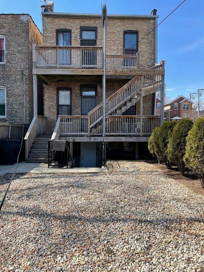 Building Photo - 321 S Whipple St