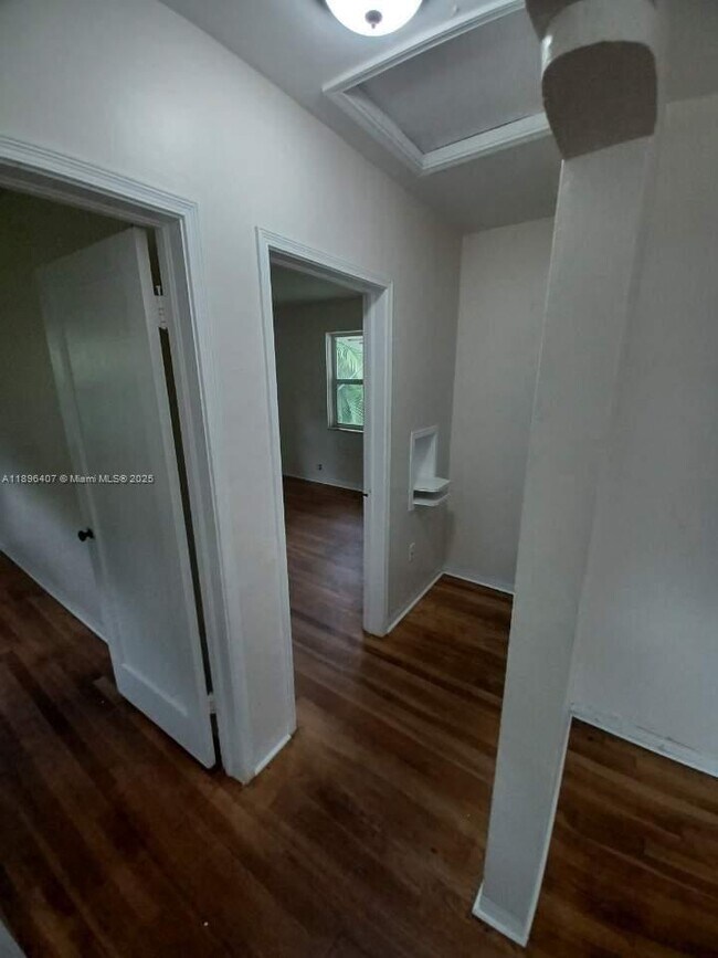 Building Photo - 3670 SW 20th St