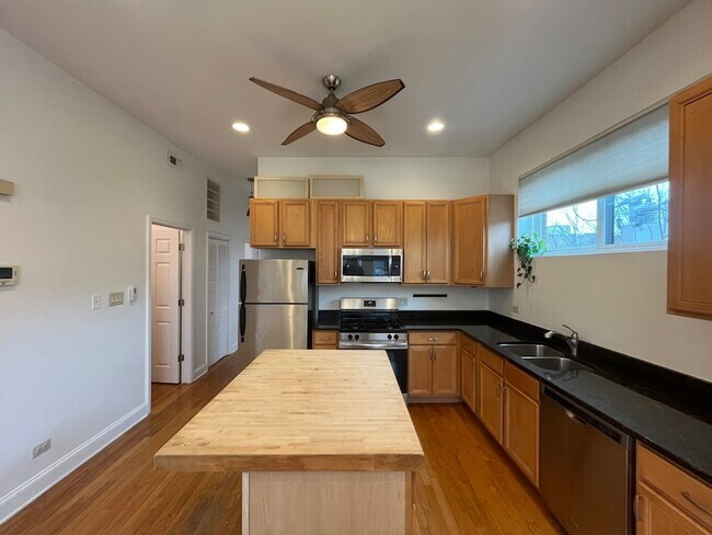 Building Photo - 2558 W Haddon Ave