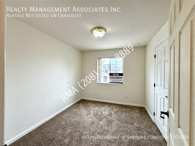 Building Photo - 10054 W Garverdale Ln
