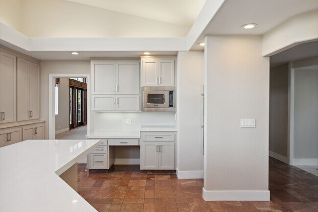 Building Photo - 21 Deer Oaks Ct