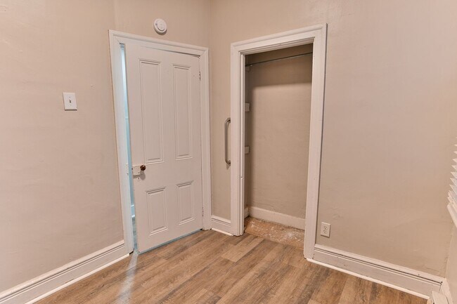 Building Photo - 426 1/2 Boas Street