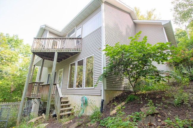Building Photo - 1420 Bradford Dr