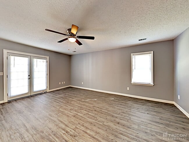 Building Photo - 133 Riverwalk Ct
