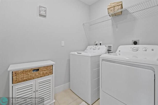 Building Photo - 245 Preserve Trl S