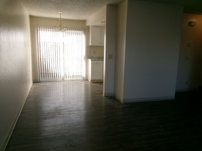 Building Photo - 3128