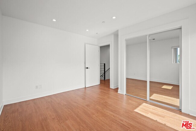 Building Photo - 818 N Hobart Blvd