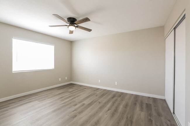 Building Photo - 1112 Barton Green Dr