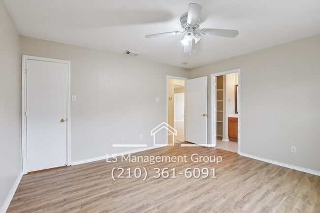 Building Photo - 7636 Oak Chase