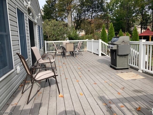 Building Photo - 598 Saddle River Rd