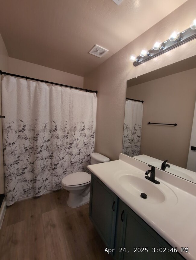 Building Photo - SPACIOUS and beautifully remodeled home! E...