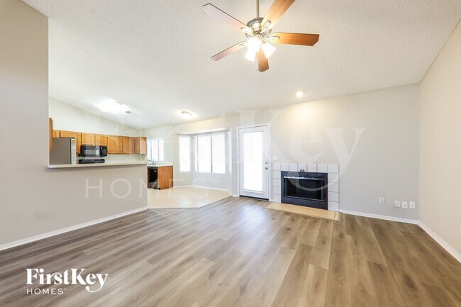 Building Photo - 4110 W Questa Dr