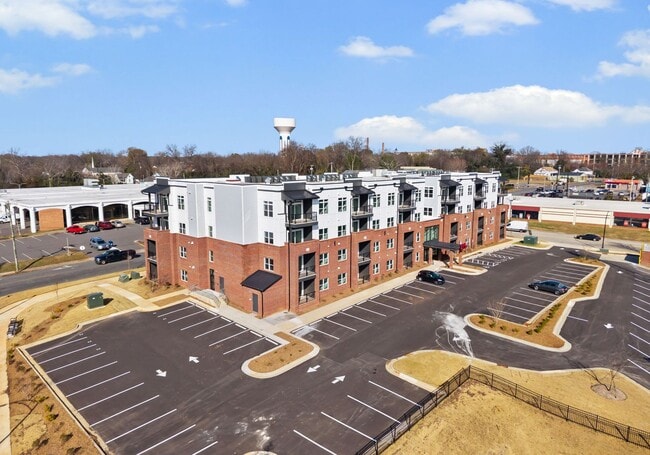 Building Photo - 175 W Black St
