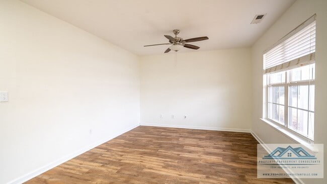 Building Photo - 102 Millbury Way