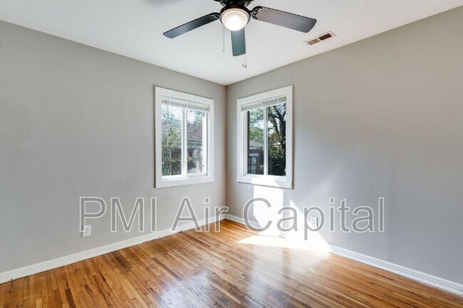 Building Photo - 638 S Woodlawn Blvd