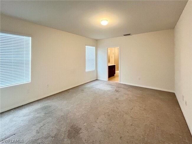 Building Photo - 1009 NE 11th St