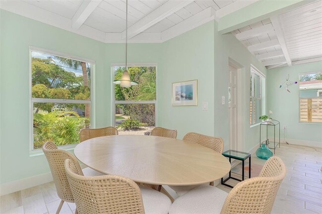 Building Photo - 5253 Avenida Del Mare