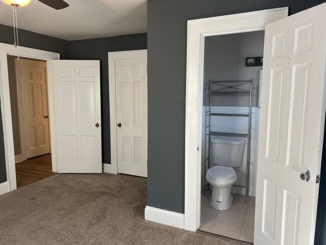 Building Photo - Beautiful 3 bedroom 1.5 bathroom house available!