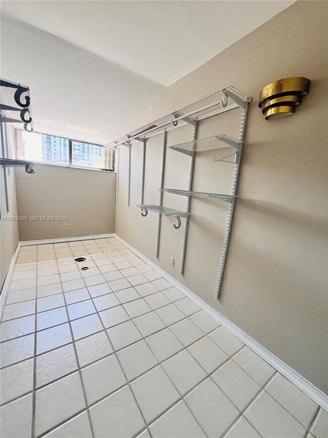 Building Photo - 253 Poinciana Island Dr