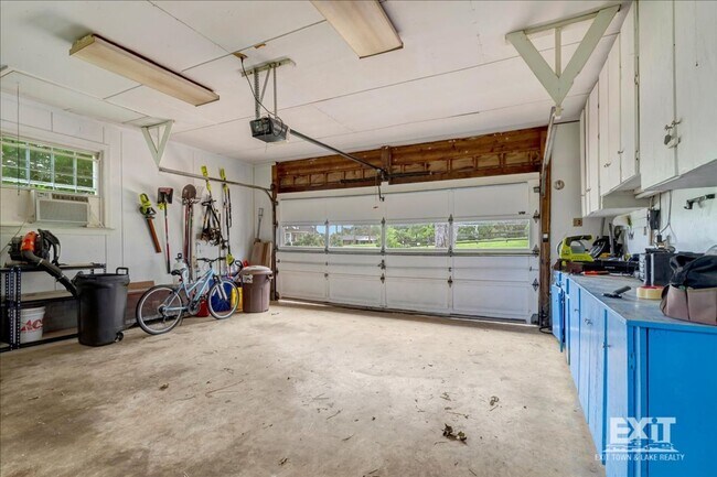 Building Photo - Beautiful 4 Bedroom, 2.5 Bath home Near Ke...