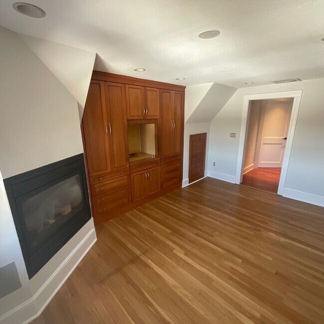 Building Photo - 0 Macdonough Place