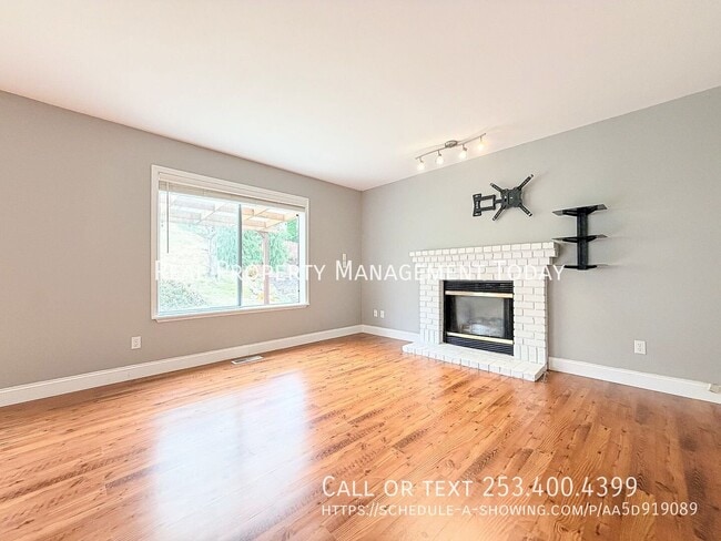 Building Photo - 4914 Norpoint Way NE