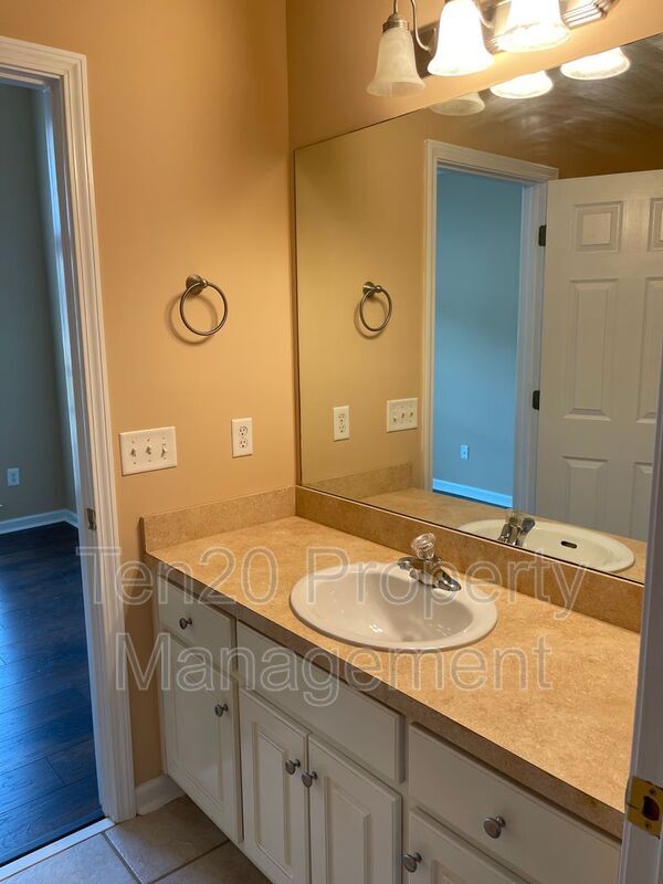 Building Photo - 817 Baycreek Ct