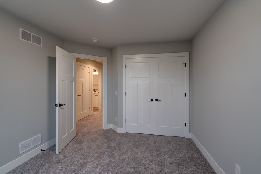 Building Photo - 113 Prairie Heights Dr