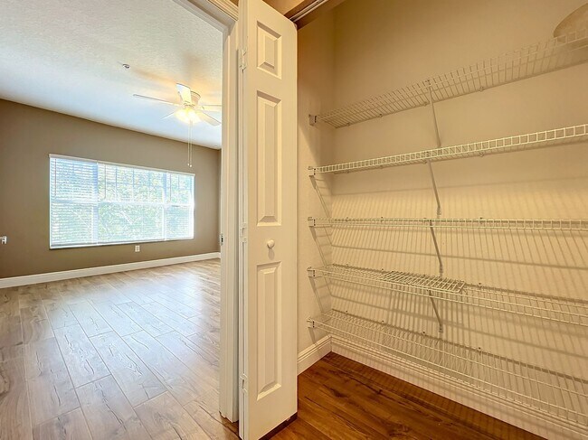 Building Photo - LUXURY 3 Bedroom / 2 Bath Townhome in a ga...