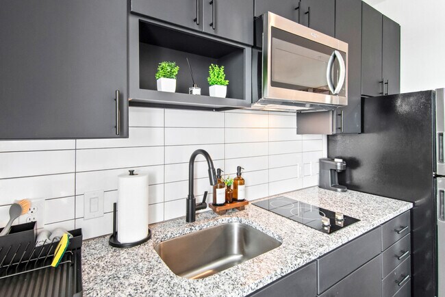 Building Photo - 714 Richmond Ave.