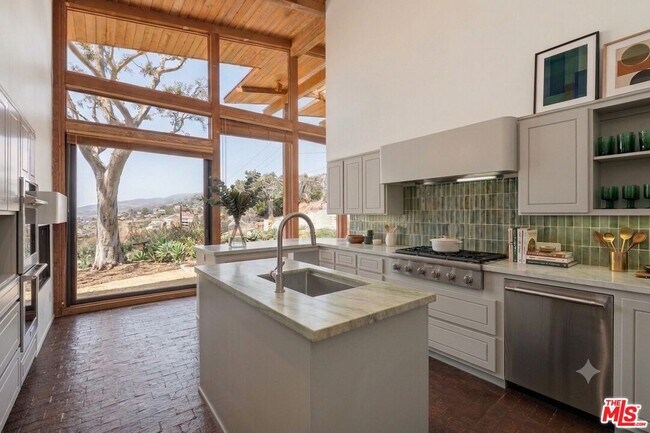 Building Photo - 3909 Sierks Way