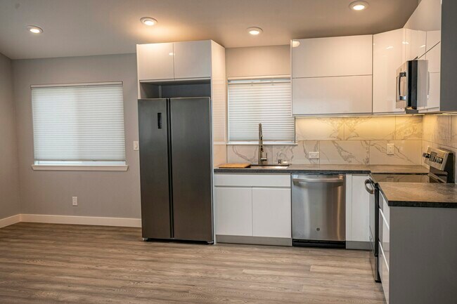 Building Photo - 15817 Izorah Way