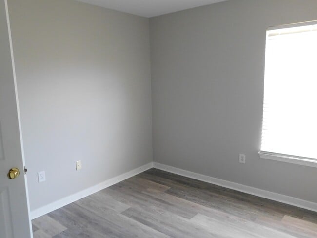 Building Photo - 4609 Milfax Rd