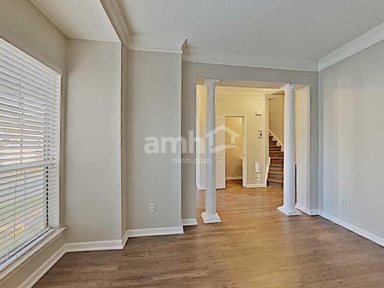 Building Photo - 1301 Sweetgum Ln