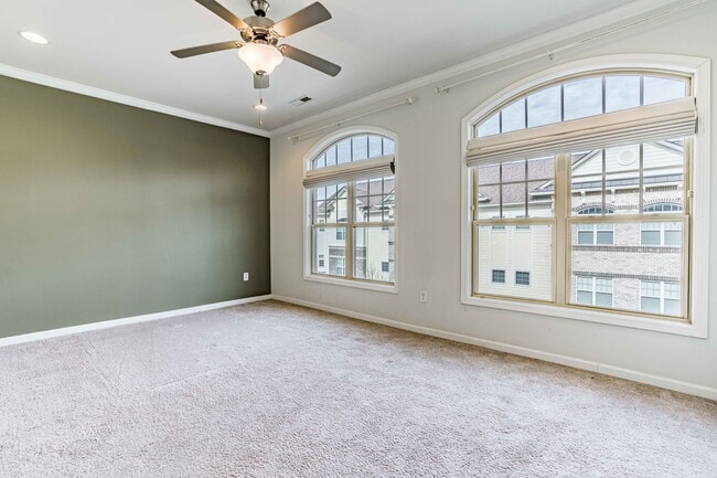 Building Photo - 321 View Dr