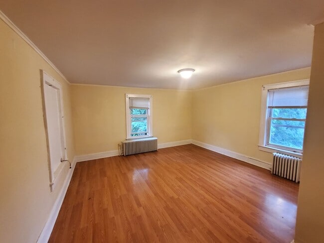 Building Photo - 38 Division St