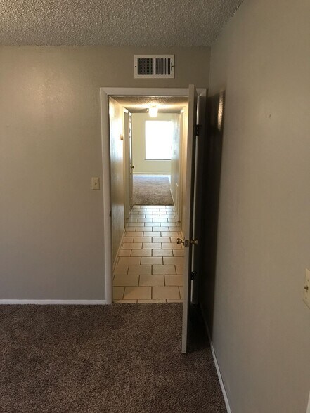Building Photo - 830 Hardy Springs Cir