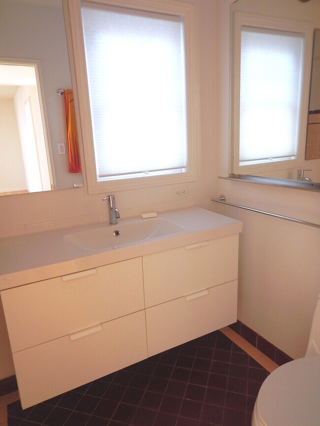 bathroom - 2747 Clyde Ave