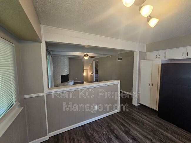Building Photo - 10013 N Harrison Dr