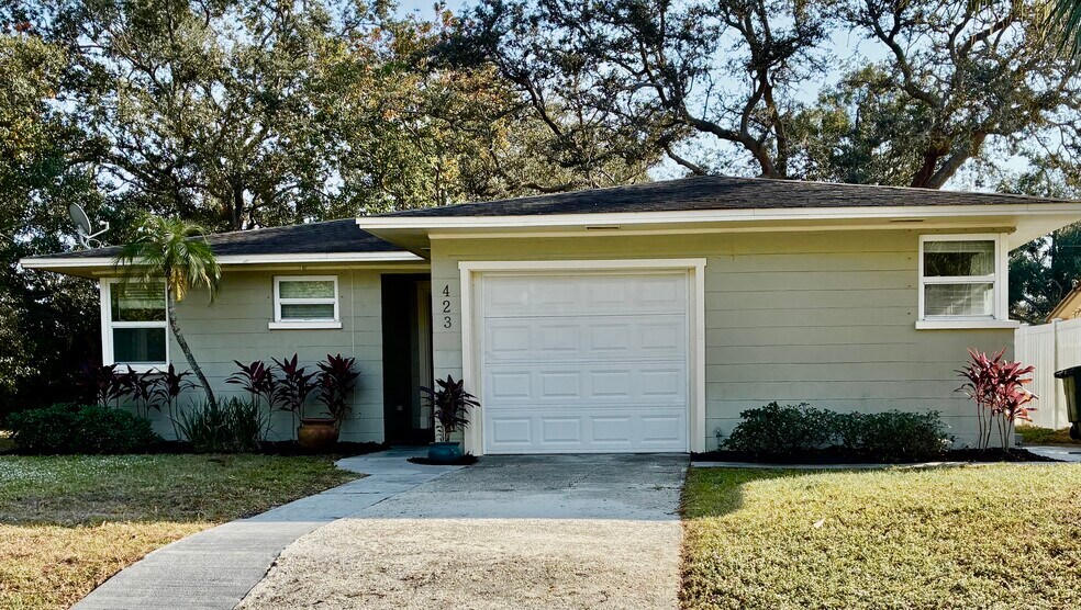 Building Photo - 423 Wildwood Way