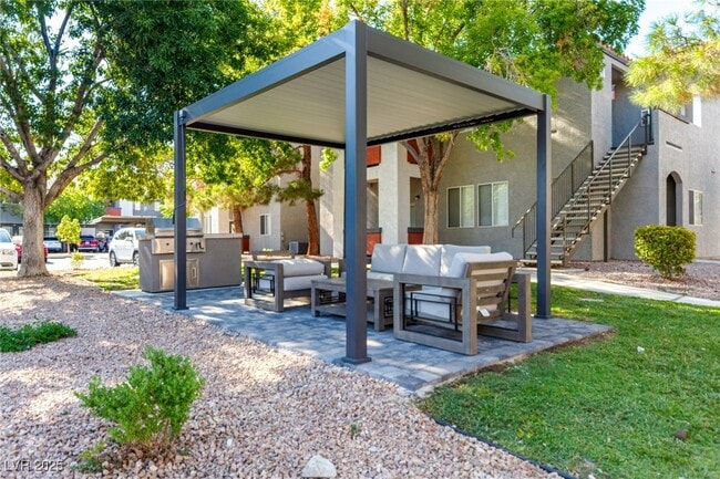 Building Photo - 7413 W Russell Rd