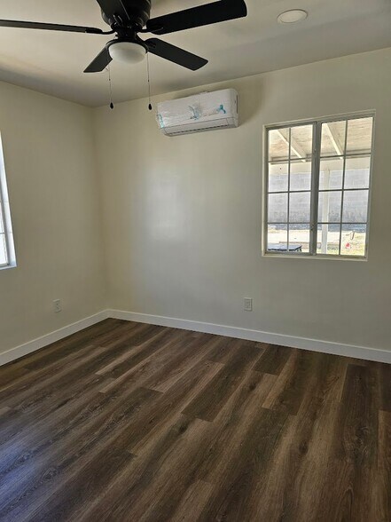 Building Photo - 873 Riverlawn Ave